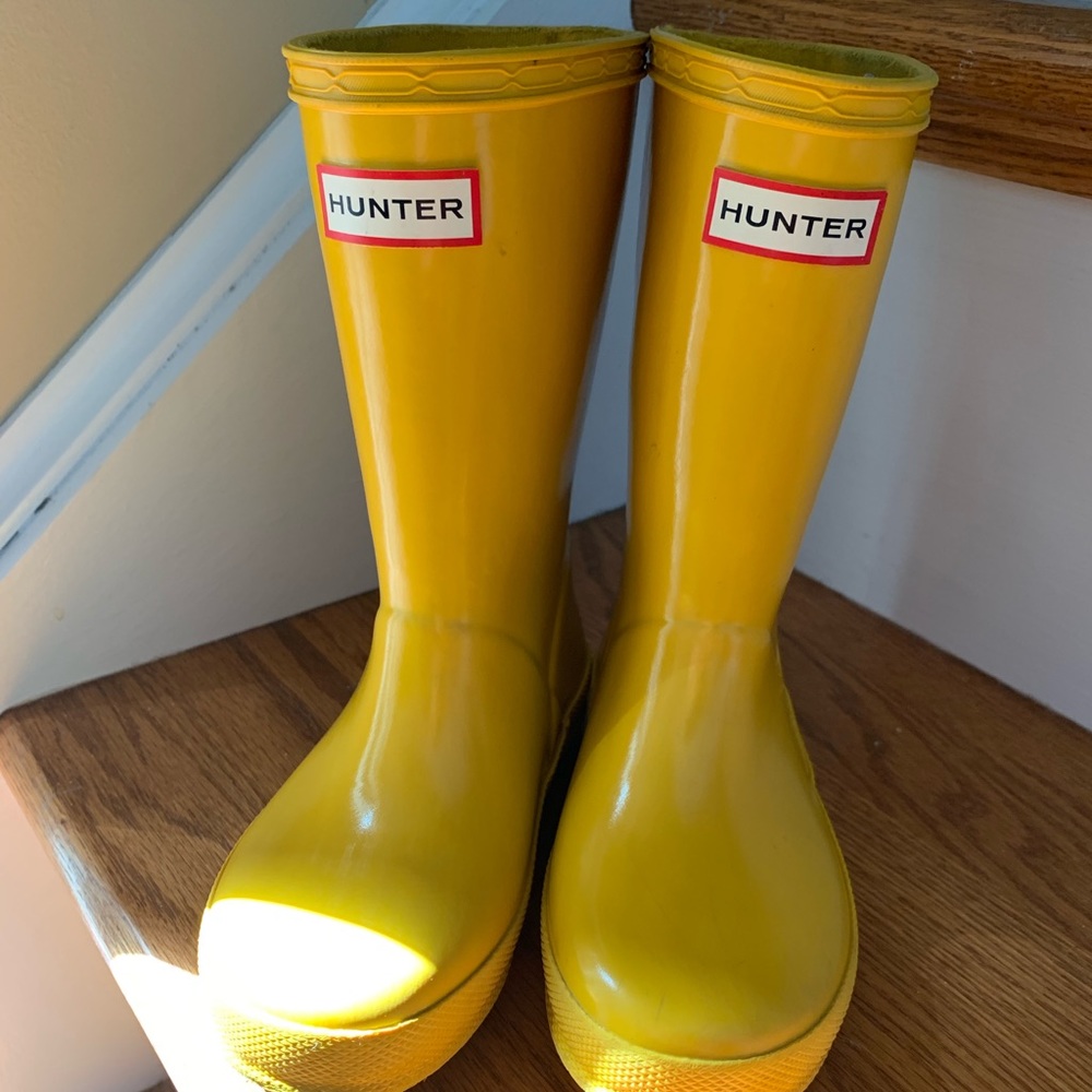 Boy yellow hunter rainboot